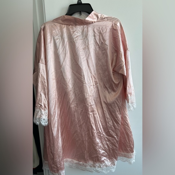 Pink Silk Robe and Shorts set - Picture 2 of 4